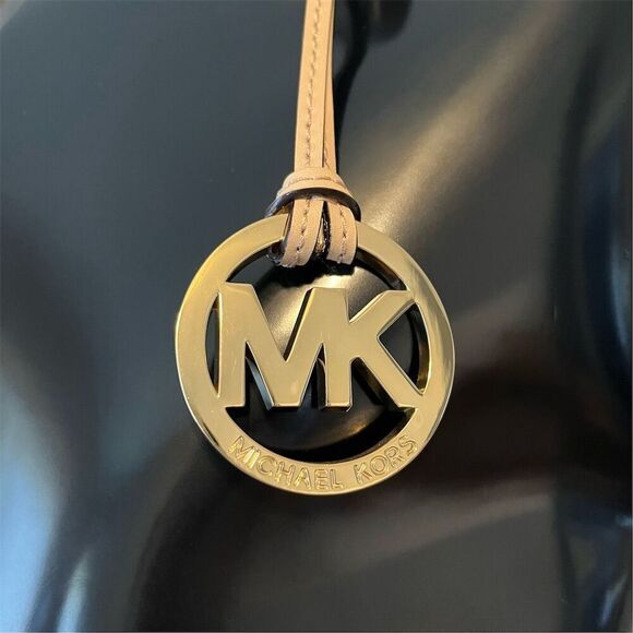 Michael Kors Jet Set Medium Black Patent Leather Tote Shoulder Handbag - Picture 2 of 10